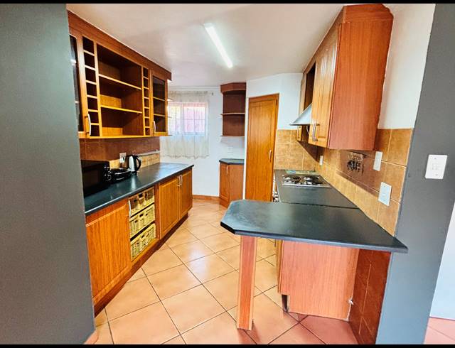 4 BEDROOM HOUSE RENTED IN MORELETA PARK